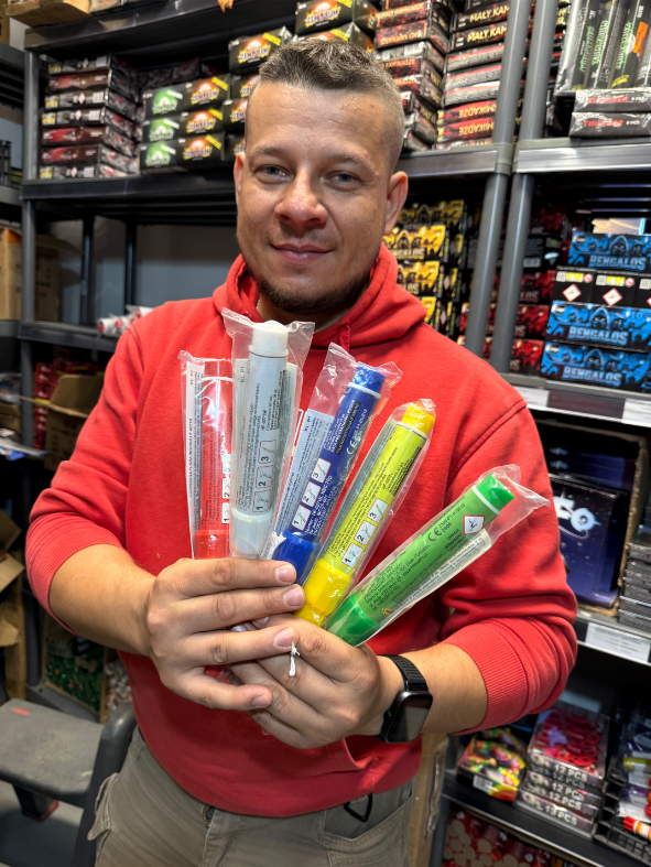 Jakie świece wybrać? Polecane zestawy przez Machonego! Ranking świec dymnych 2025